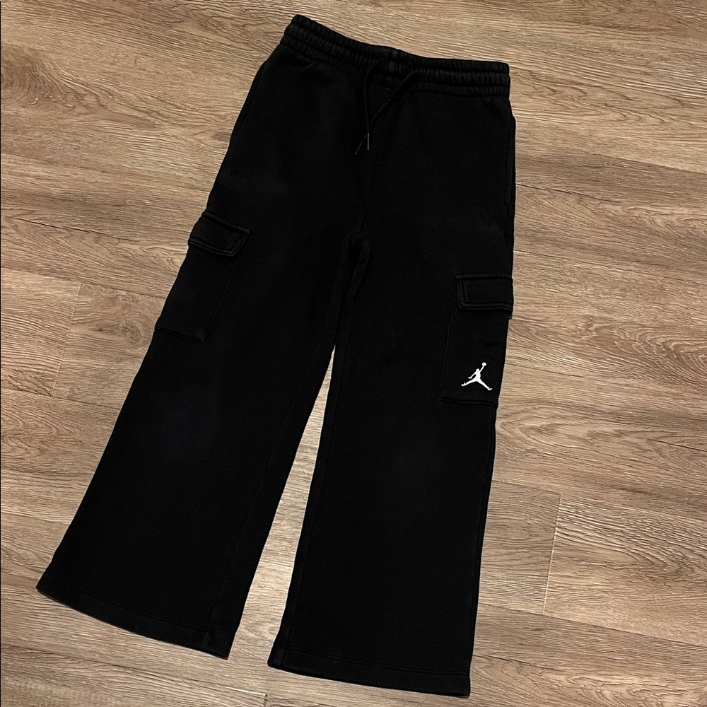 Girls black Jordan cargo sweatpants